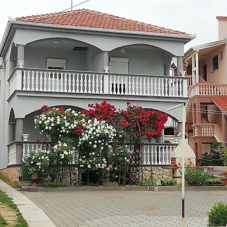 Apartmani Kod Rade Pakoštane エクステリア 写真