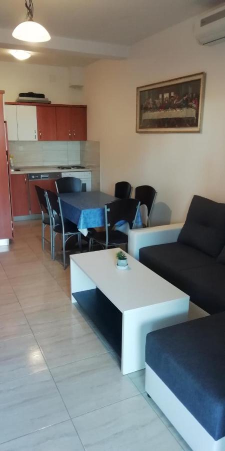 Apartmani Kod Rade Pakoštane エクステリア 写真