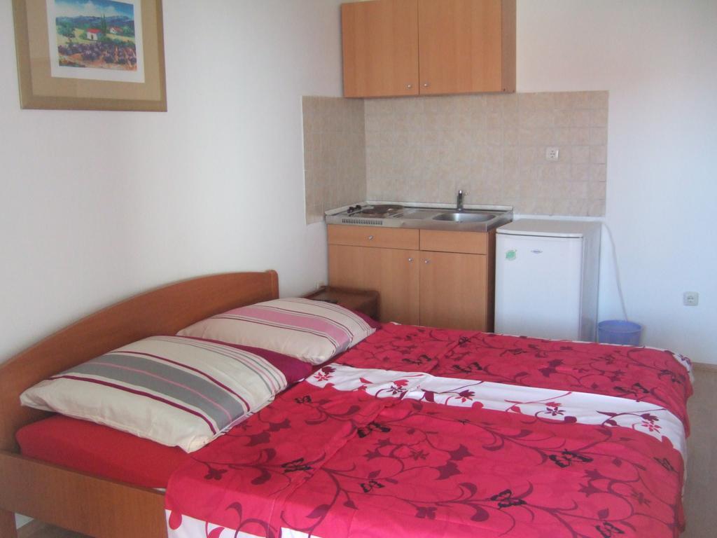 Apartmani Kod Rade Pakoštane エクステリア 写真